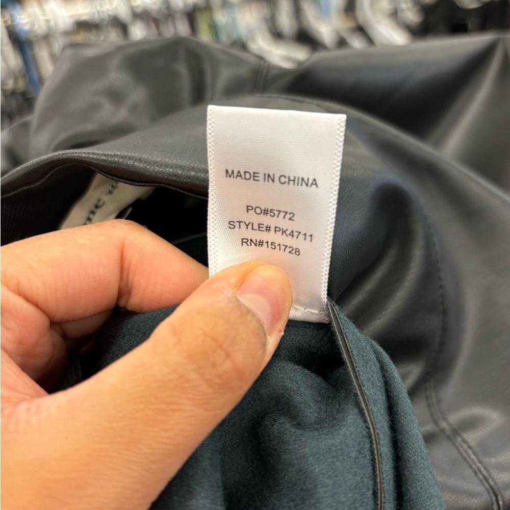🛍️ ee:some Ladies Black Patent Leather Pants - Picture 9 of 10
